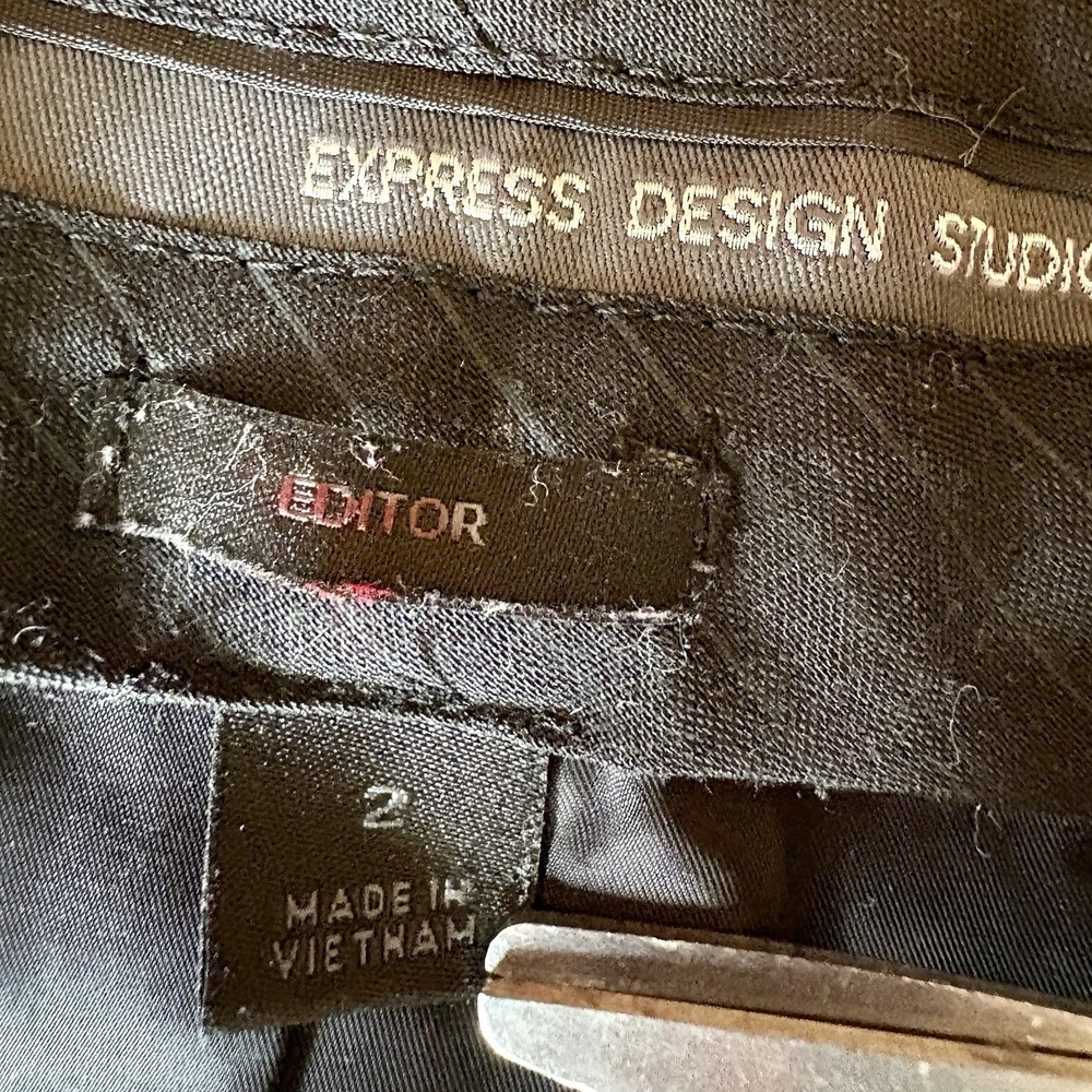 Express Design Studio The Editor Button Front Red… - image 8